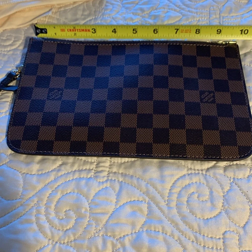 Louis Vuitton pouch - Picture 2 of 11